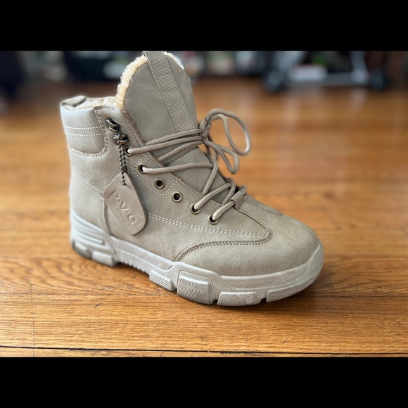 Tan Unisex boots size 39.5. - Picture 5 of 5